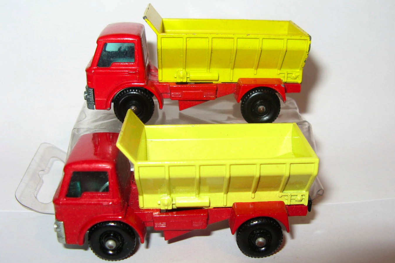 70 Bcompare Grit Spreading Truck.jpg